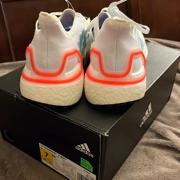 ULTRABOOST Adidas White and Blue Sneakers with Breathable Mesh