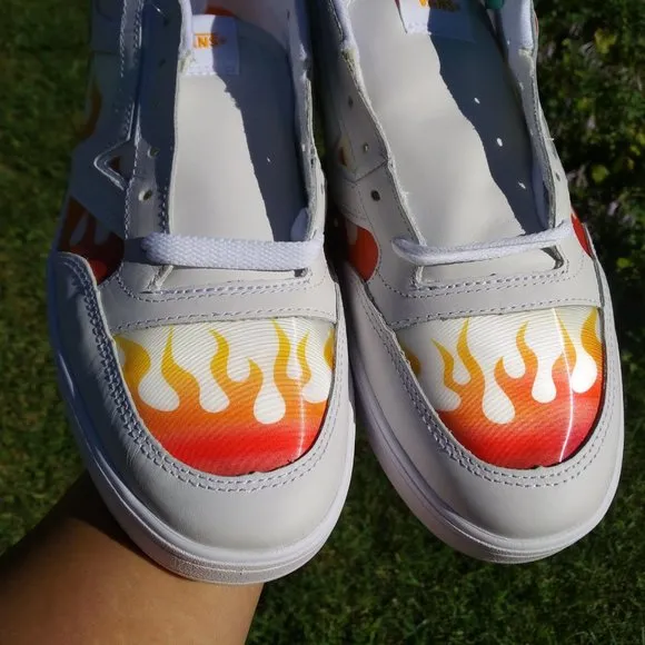 VANS WHITE FIRE FLAME LOWLAND SNEAKERS NEW 7 WOMEN'S SHOES