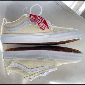 Vans women’s Ward Lo sneakers NIB size 9.5