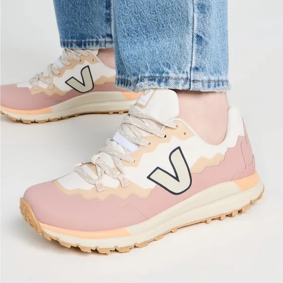 VEJA FITZ ROY TREK-SHELL Gravel Sneakers