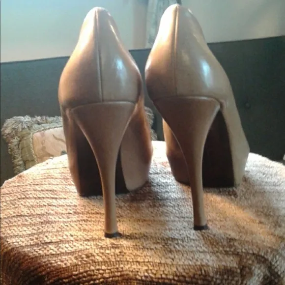 Vera Wang Lavender Sherry Pumps