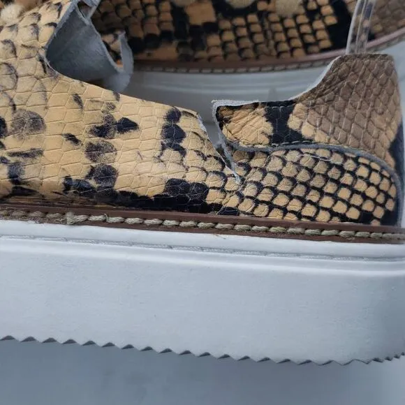 Vince Camuto Women Shoes Lace Up Sneaker Raiza Animal Brown Print Size 9