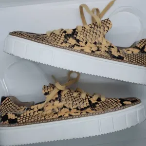 Vince Camuto Women Shoes Lace Up Sneaker Raiza Animal Brown Print Size 9