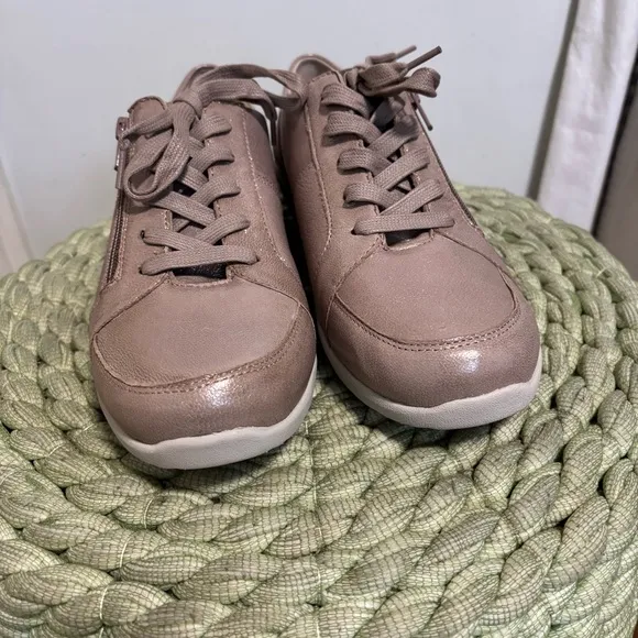 Vionic Abigail Rose Gold Metallic Leather Lace Up Comfort Sneakers Wide NWOB