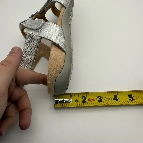Vionic Amber Sandal Silver Metallic Linen Size 8 Strappy Adjustable