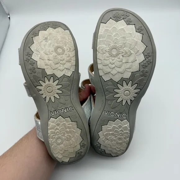 Vionic Amber Sandal Silver Metallic Linen Size 8 Strappy Adjustable