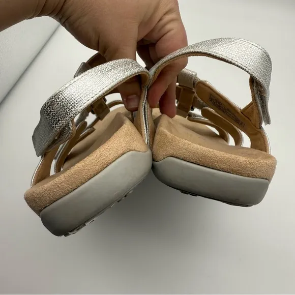 Vionic Amber Sandal Silver Metallic Linen Size 8 Strappy Adjustable