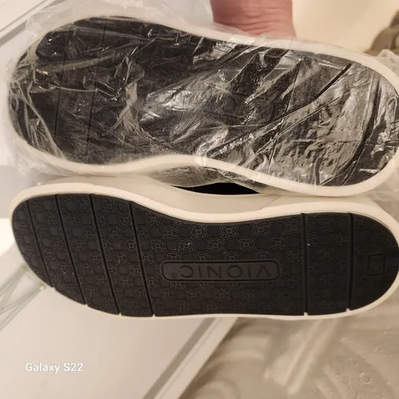 Vionic Black Leather &quot;Kimmie&quot; Slip On Sneakers. NIB. Size 5