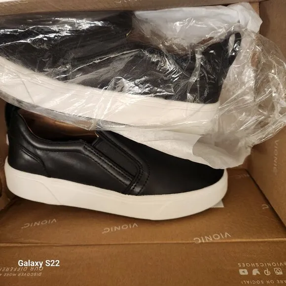 Vionic Black Leather &quot;Kimmie&quot; Slip On Sneakers. NIB. Size 5