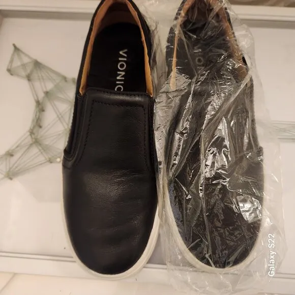 Vionic Black Leather &quot;Kimmie&quot; Slip On Sneakers. NIB. Size 5