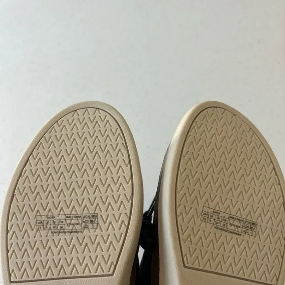 Vionic Essence Mayra Suede Sneakers Slip-On Arch Support Adaptive Size 7.5