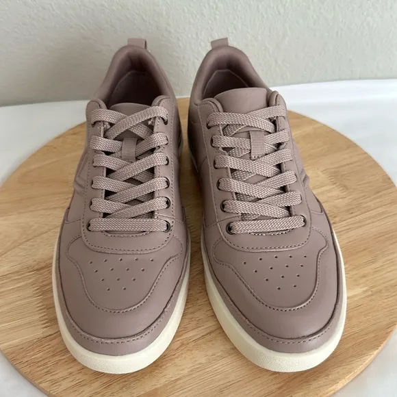 Vionic Leather Lace-Up Court Sneakers - Elise