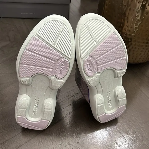 Vionic Mesh Bungee Lace Athletic Sneakers Olessa