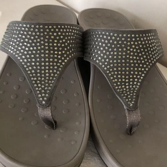 Vionic Pacific Naples Pewter Leather Thong Sandals Size 11 Wide 4041