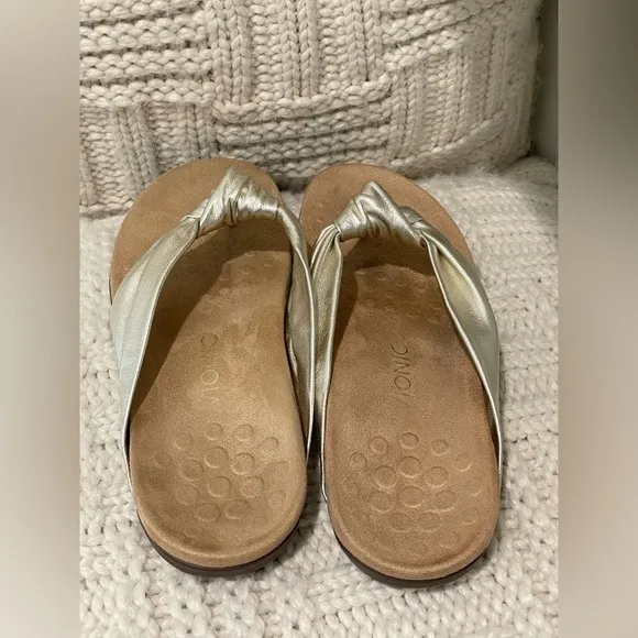 Vionic Pippa Leather Sandals Size 9 champagne Thong Flip Flop Arch Support