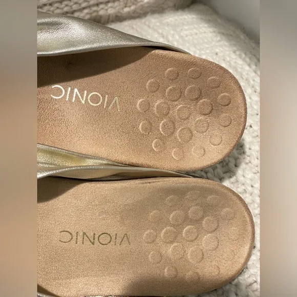 Vionic Pippa Leather Sandals Size 9 champagne Thong Flip Flop Arch Support