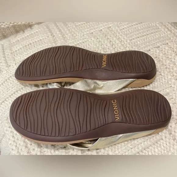 Vionic Pippa Leather Sandals Size 9 champagne Thong Flip Flop Arch Support