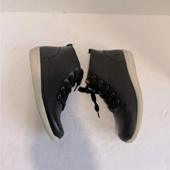 Vionic Shawna Women's Fashion Sneakers/Booties Black Leather Size 6.5