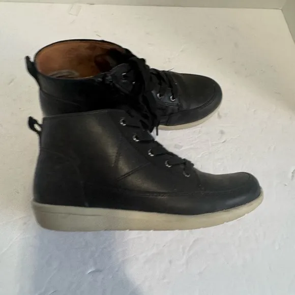 Vionic Shawna Women's Fashion Sneakers/Booties Black Leather Size 6.5