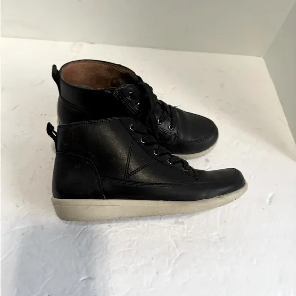 Vionic Shawna Women's Fashion Sneakers/Booties Black Leather Size 6.5