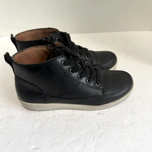 Vionic Shawna Women's Fashion Sneakers/Booties Black Leather Size 6.5
