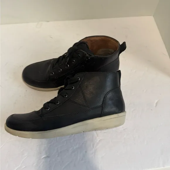 Vionic Shawna Women's Fashion Sneakers/Booties Black Leather Size 6.5