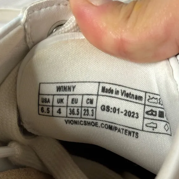 Vionic Winny Sneakers with Arch Support in White Size US 6,5