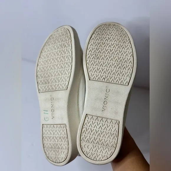 Vionic Winny Sneakers with Arch Support in White Size US 6,5
