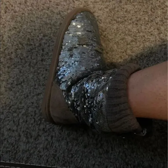Vs pink rare silver /blue mermaid sequin Mukluk Ugg slipper boot’s /shoes M 7/8