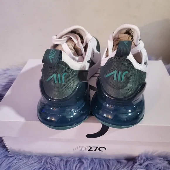Woman's Athleisure Nike Air Max 270 Sneaker HQ3421-100 SZ 7