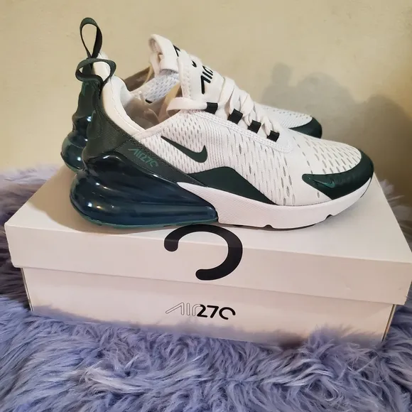 Woman's Athleisure Nike Air Max 270 Sneaker HQ3421-100 SZ 7