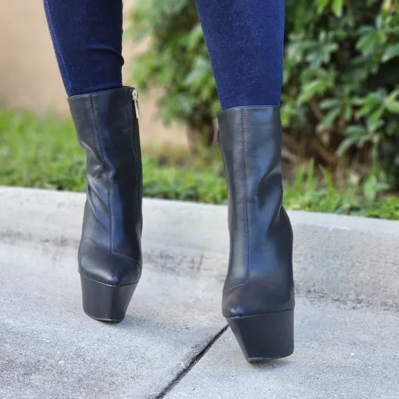 Women Pointy Toe Heel Boot Black Color