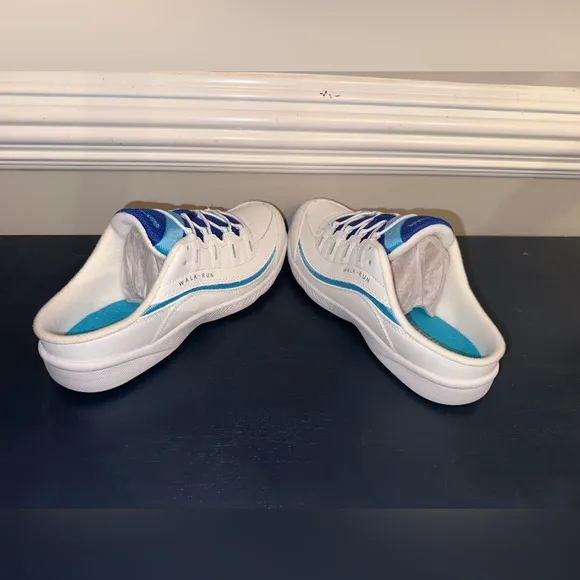 WOMEN'S EASY SPIRIT ROMY WALKING SNEAKERS Brand New Size 9M Vibrant Blue White