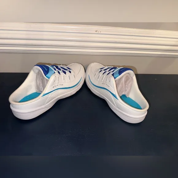WOMEN'S EASY SPIRIT ROMY WALKING SNEAKERS Brand New Size 9M Vibrant Blue White