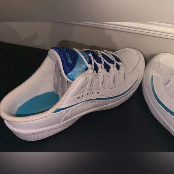 WOMEN'S EASY SPIRIT ROMY WALKING SNEAKERS Brand New Size 9M Vibrant Blue White