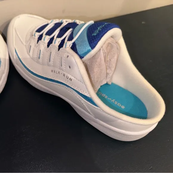 WOMEN'S EASY SPIRIT ROMY WALKING SNEAKERS Brand New Size 9M Vibrant Blue White