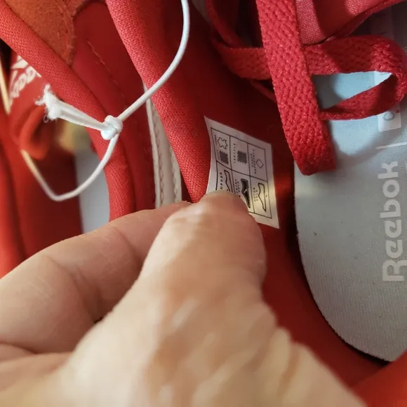 Women's New Reebok Classic AZ Sneaker in a vibrant red hue. Size 7