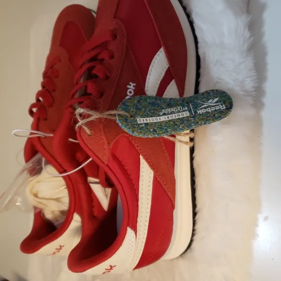Women's New Reebok Classic AZ Sneaker in a vibrant red hue. Size 7