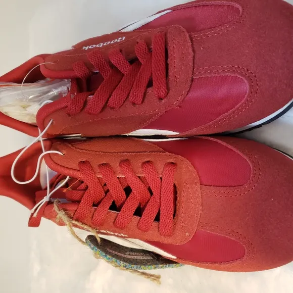 Women's New Reebok Classic AZ Sneaker in a vibrant red hue. Size 7