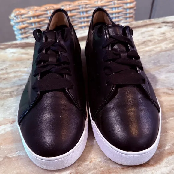 Women’s VIONIC Splendid Keke black leather supportive sneakers- Size 11