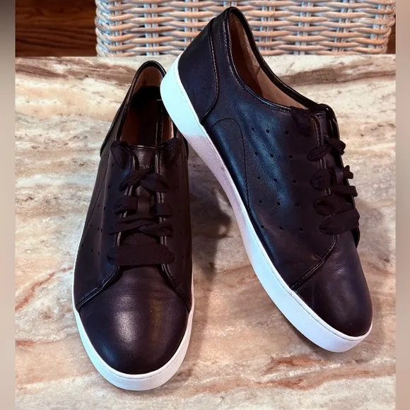Women’s VIONIC Splendid Keke black leather supportive sneakers- Size 11