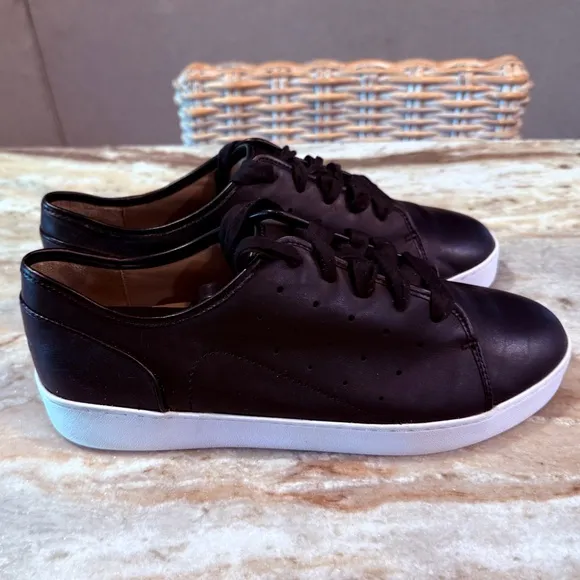Women’s VIONIC Splendid Keke black leather supportive sneakers- Size 11