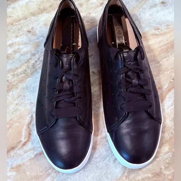 Women’s VIONIC Splendid Keke black leather supportive sneakers- Size 11