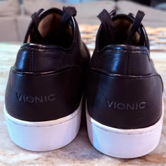 Women’s VIONIC Splendid Keke black leather supportive sneakers- Size 11