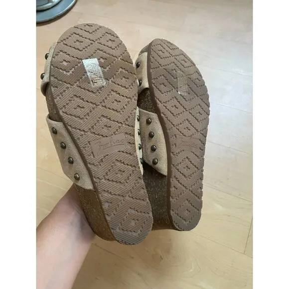 ZODIAC BNWTWomen's beige &quot;Mila&quot; slide sandals sz 7 wedge